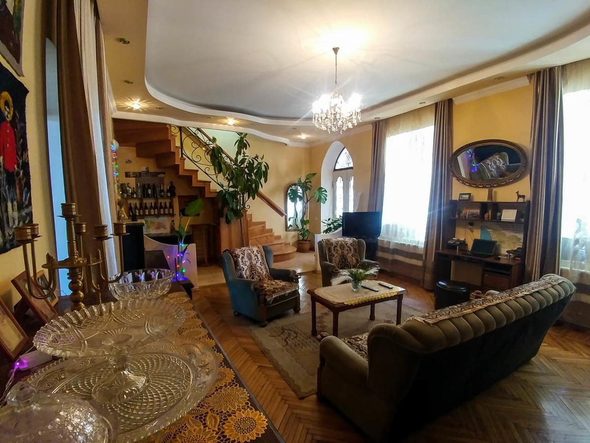 Family Hotel Parajanov Tbilissi Extérieur photo