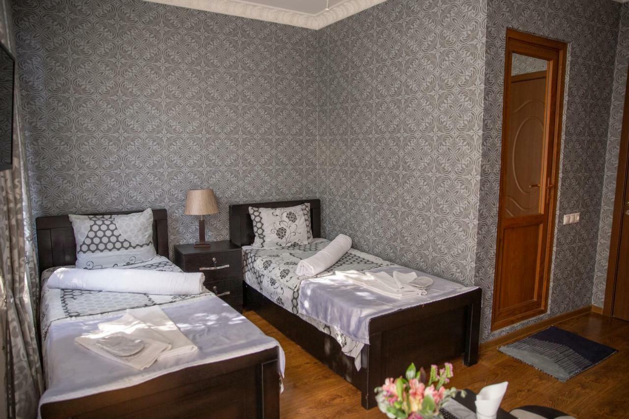 Family Hotel Parajanov Tbilissi Extérieur photo