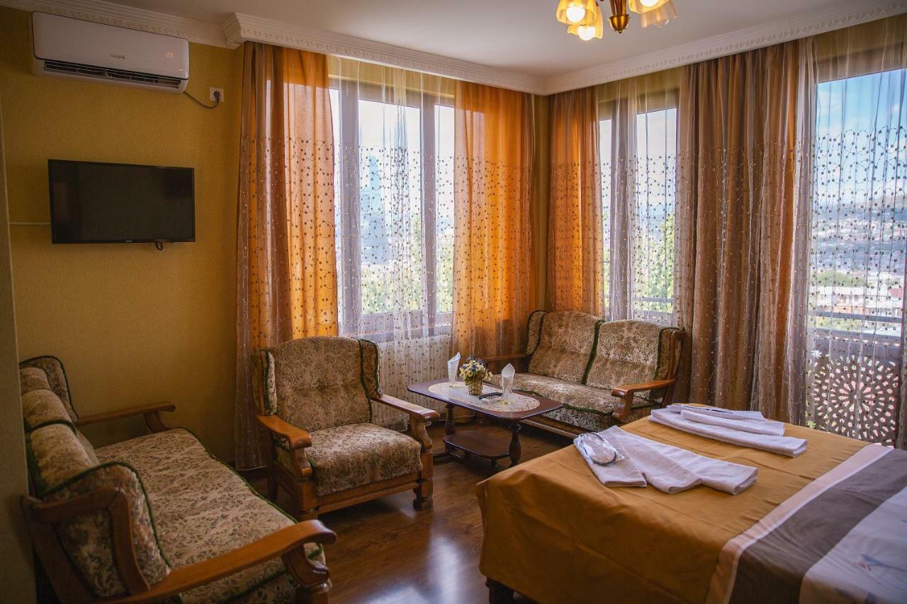 Family Hotel Parajanov Tbilissi Extérieur photo