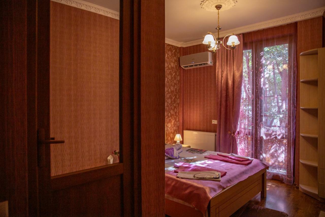 Family Hotel Parajanov Tbilissi Extérieur photo